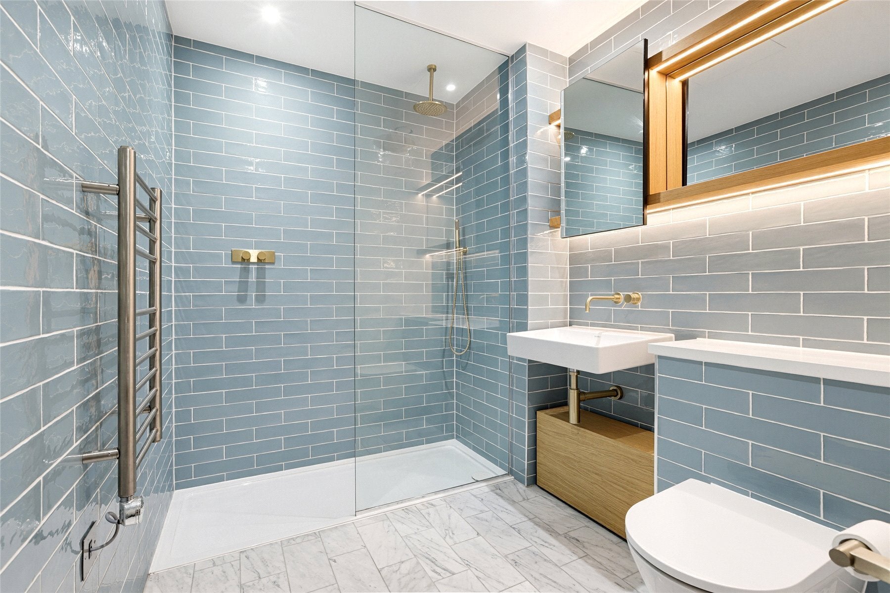 Flat Kingham Avenue in Greater London