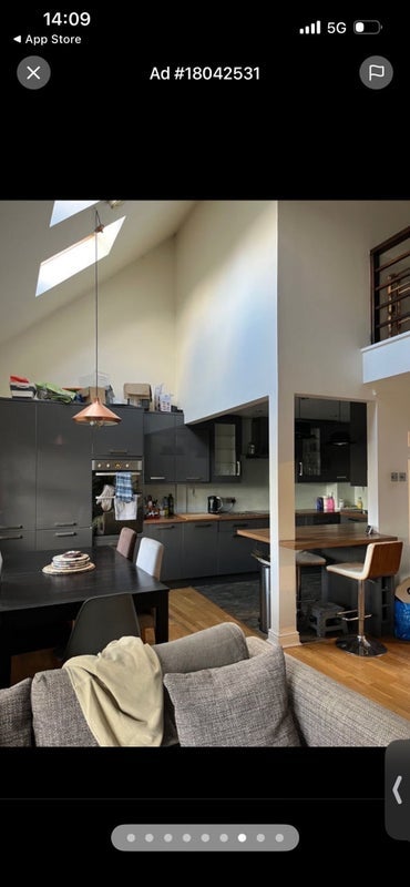 Room Macmillan Way in Greater London