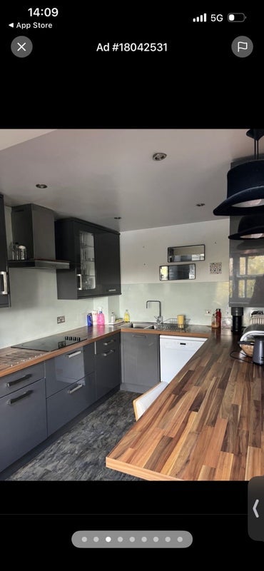 Room Macmillan Way in Greater London