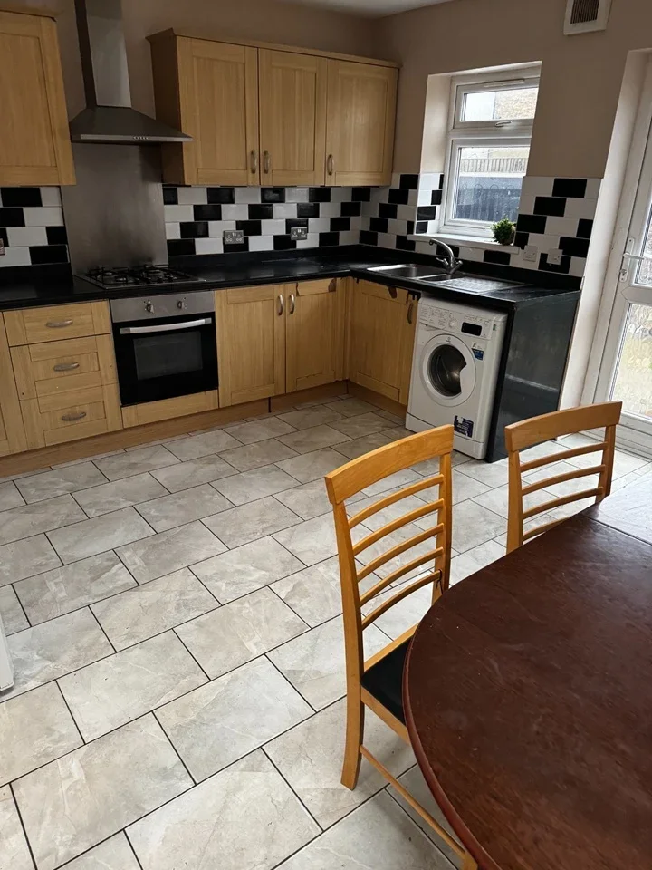 Room Tachbrook Road in Greater London