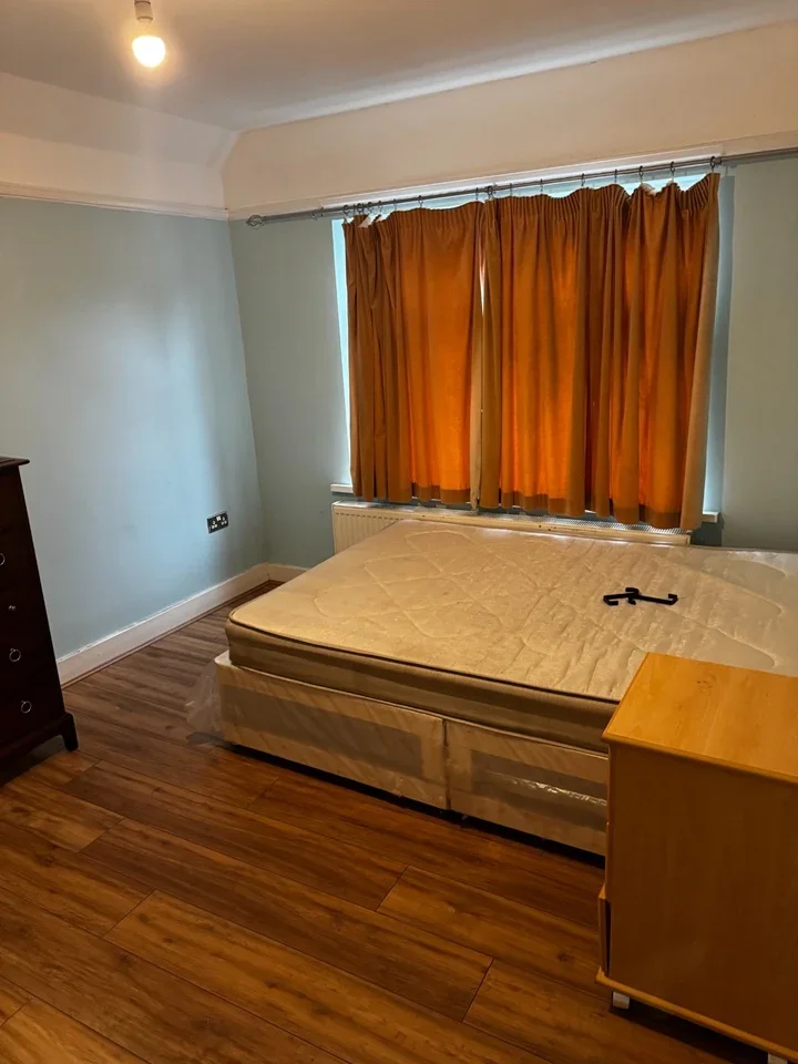 Room Tachbrook Road in Greater London