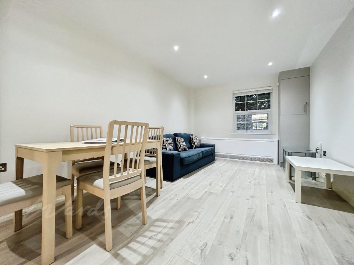 Flat Speldhurst Road in Tunbridge Wells