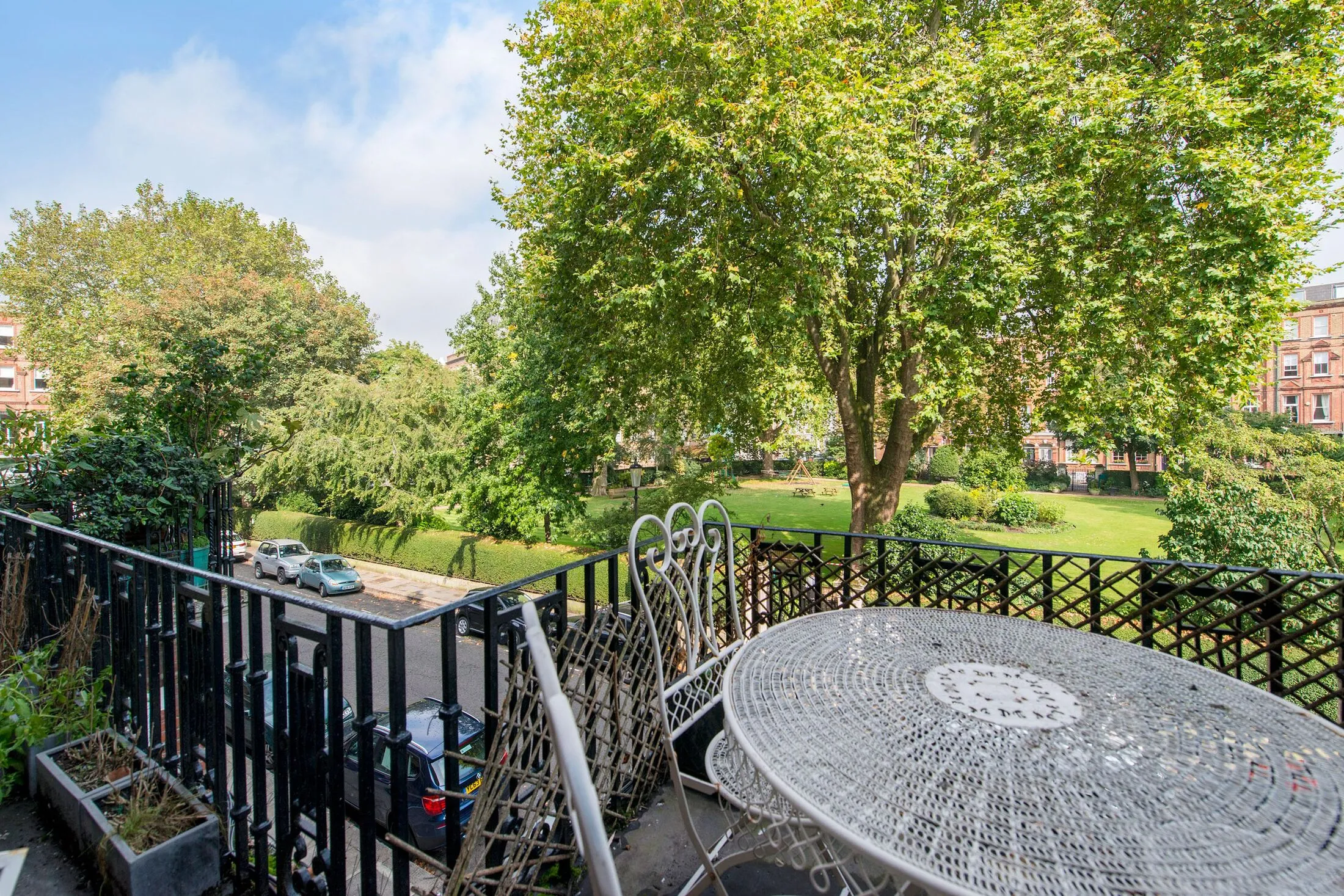 Flat Warwick Road in Greater London
