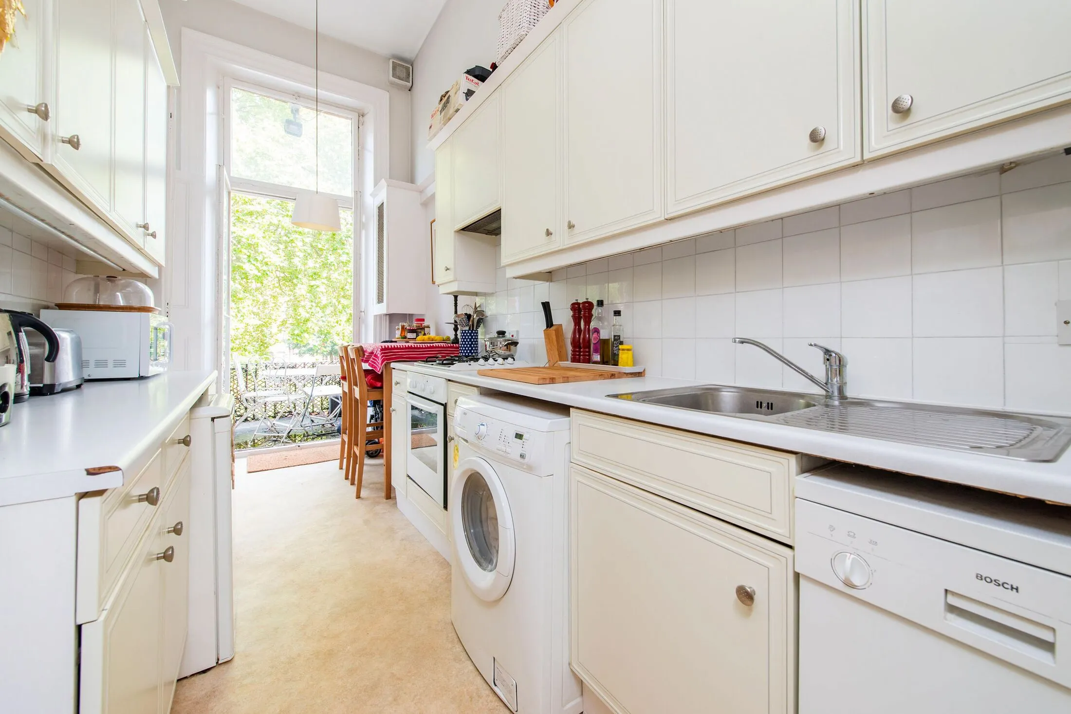 Flat Warwick Road in Greater London