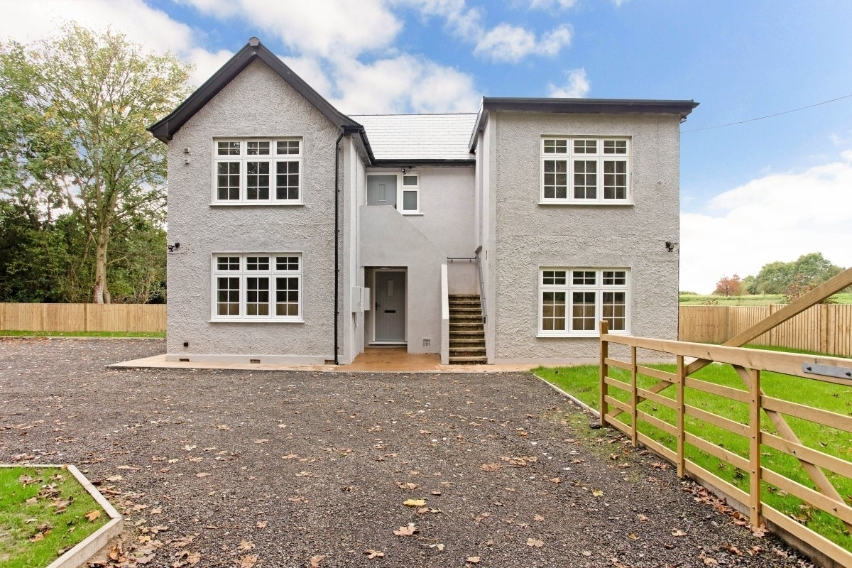 Flat Shenley Lane in St Albans