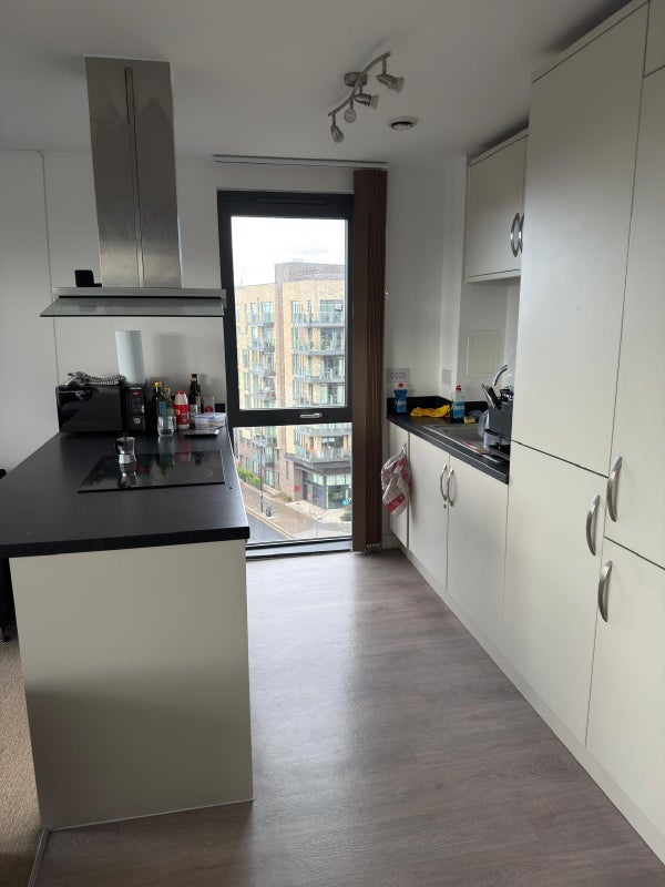 Flat Chrisp Street in Greater London