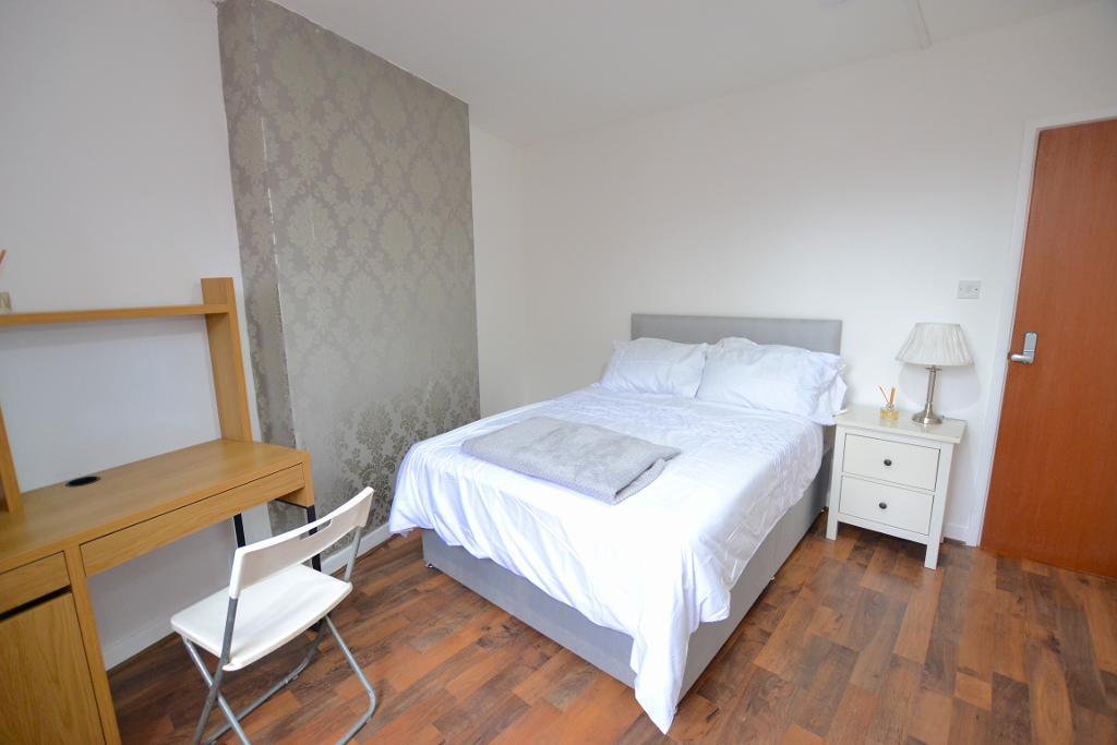 Room Adelina Grove in Greater London