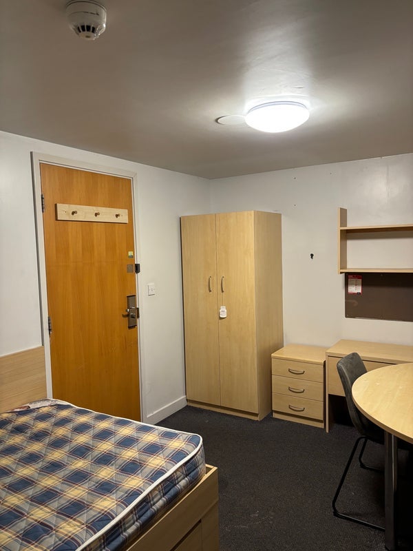 Room Raw Dykes Road in Leicester