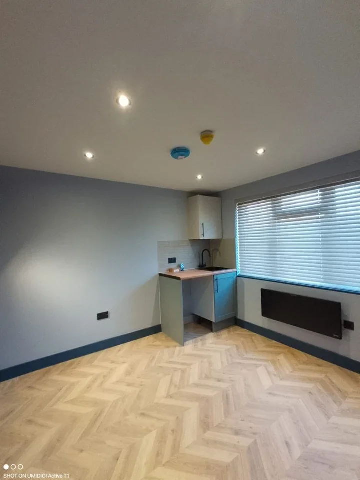Room Normanhurst in Borough of Spelthorne