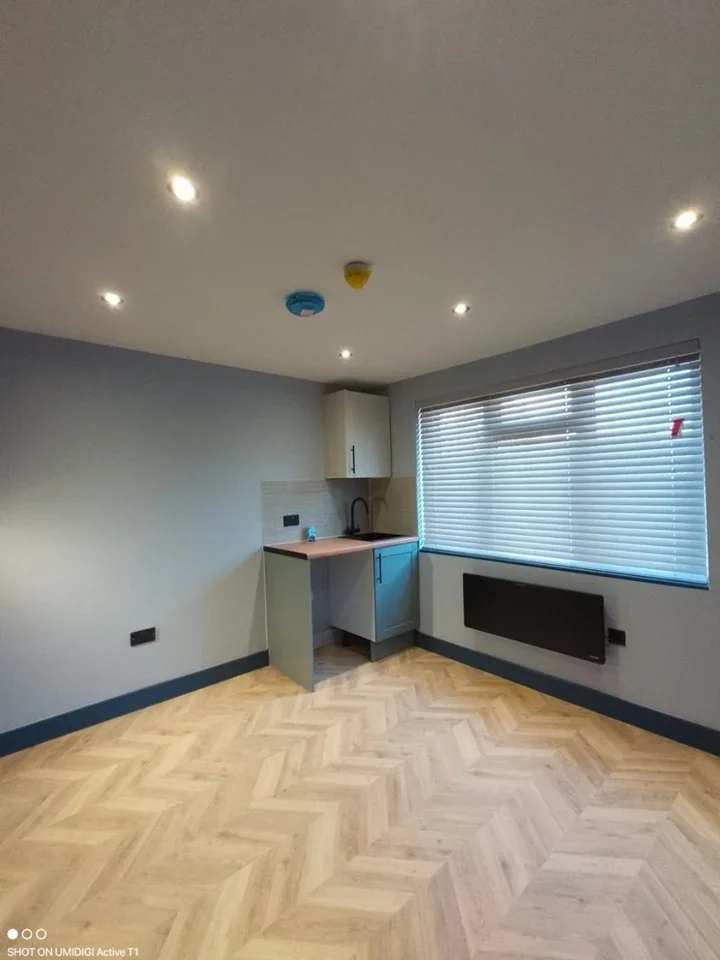 Room Normanhurst in Borough of Spelthorne