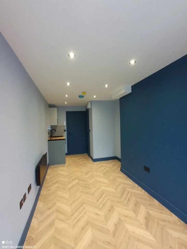 Room Normanhurst in Borough of Spelthorne