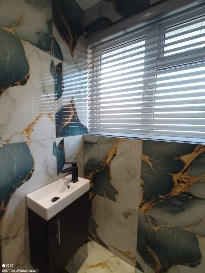 Room Normanhurst in Borough of Spelthorne