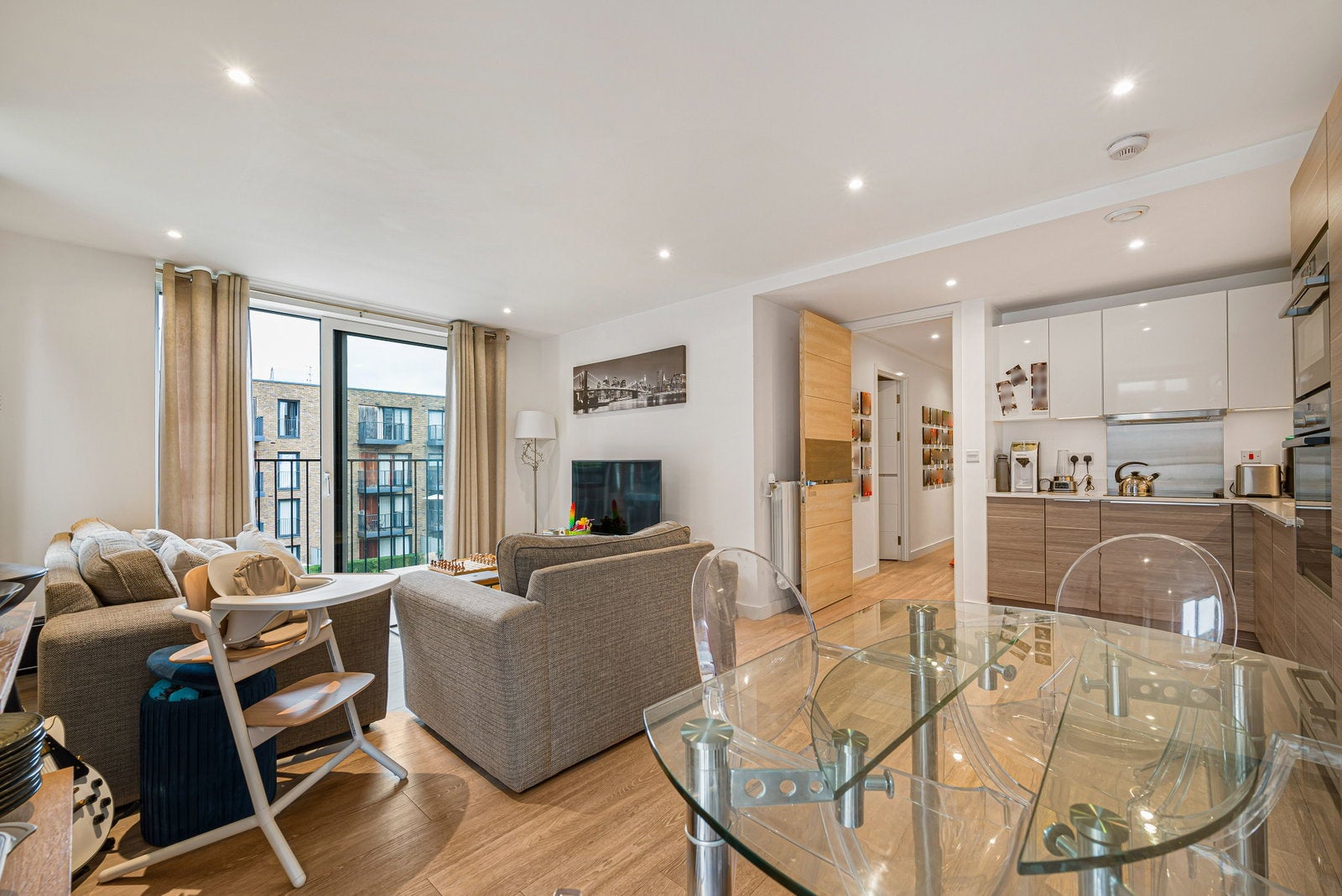 Flat Carteret Way in Greater London