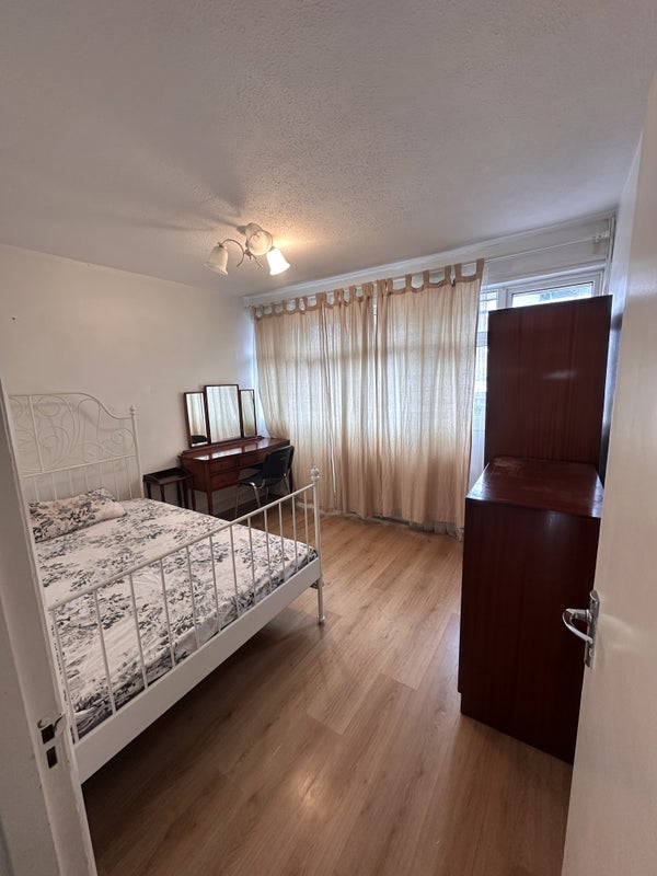 Room Milner Road in Greater London