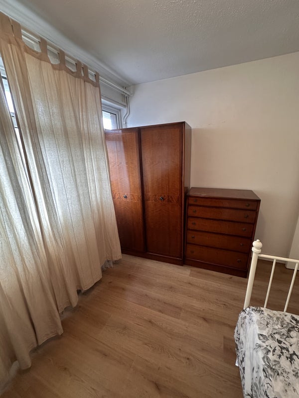 Room Milner Road in Greater London