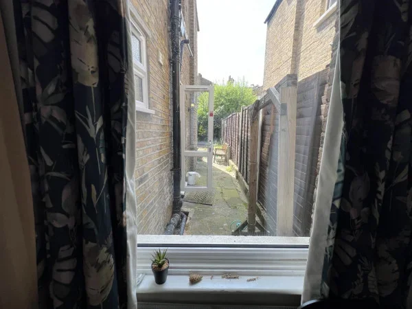 Flat Chertsey Road in Greater London