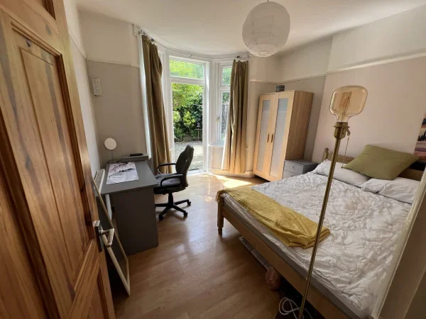 Flat Chertsey Road in Greater London