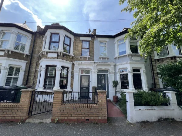 Flat Chertsey Road in Greater London