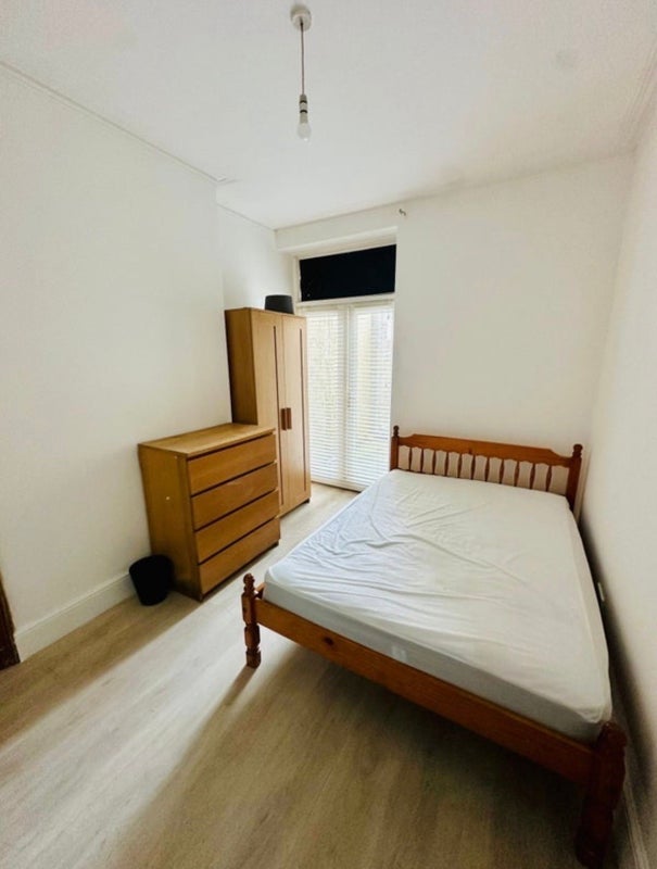 Room Moy Road in Cardiff