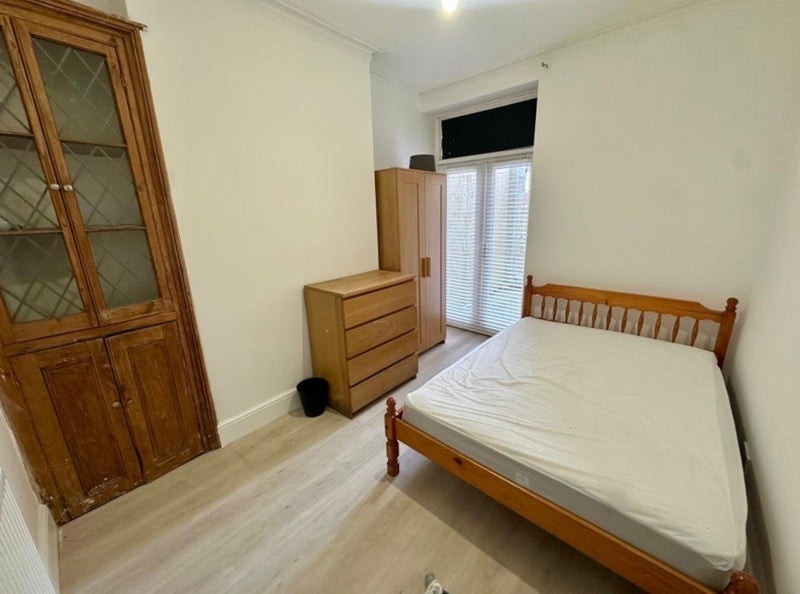 Room Moy Road in Cardiff