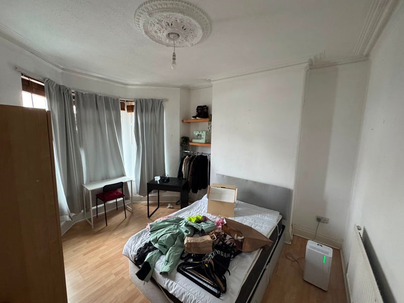 Room Moy Road in Cardiff