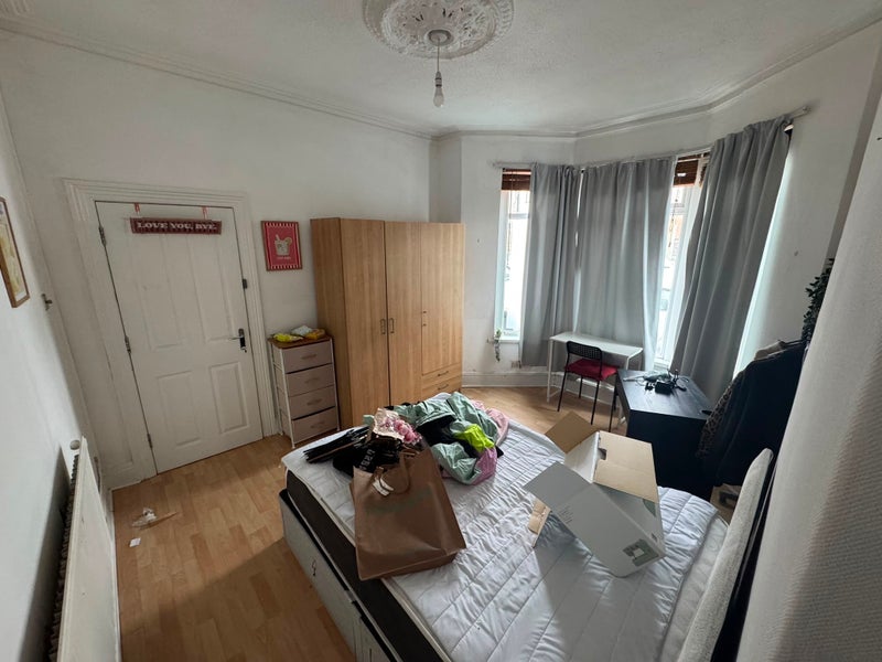 Room Moy Road in Cardiff