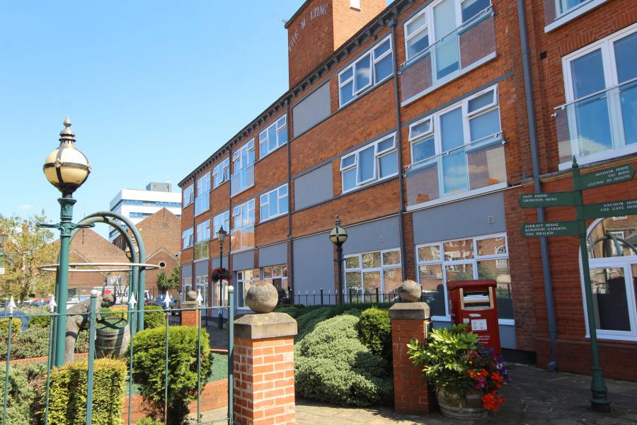 Flat Hanover Square in Hull