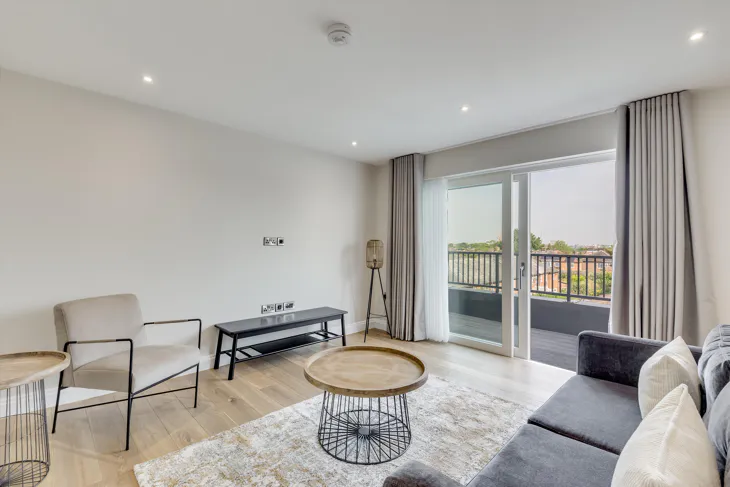 Flat Elsinore Gardens in Greater London