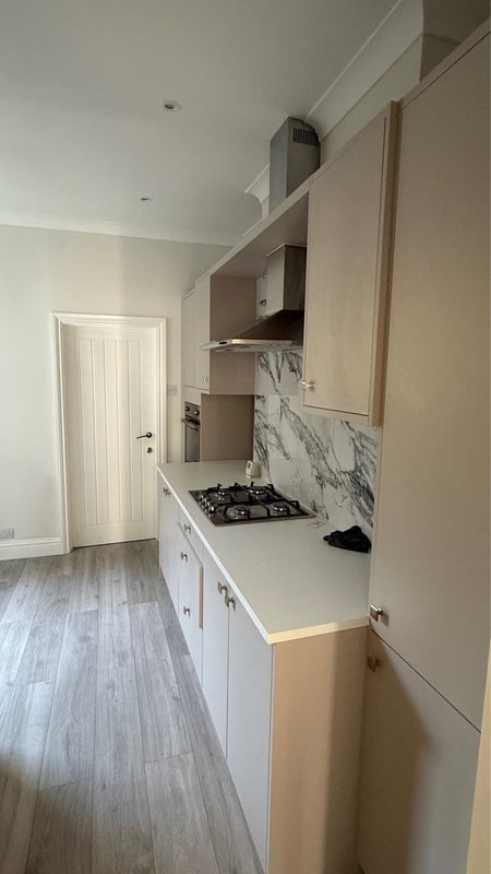 Flat Dupree Road in Greater London