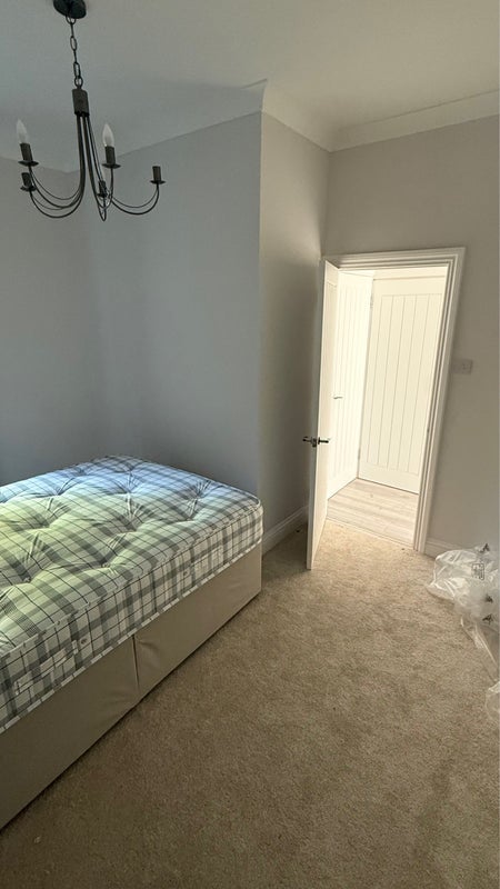 Flat Dupree Road in Greater London