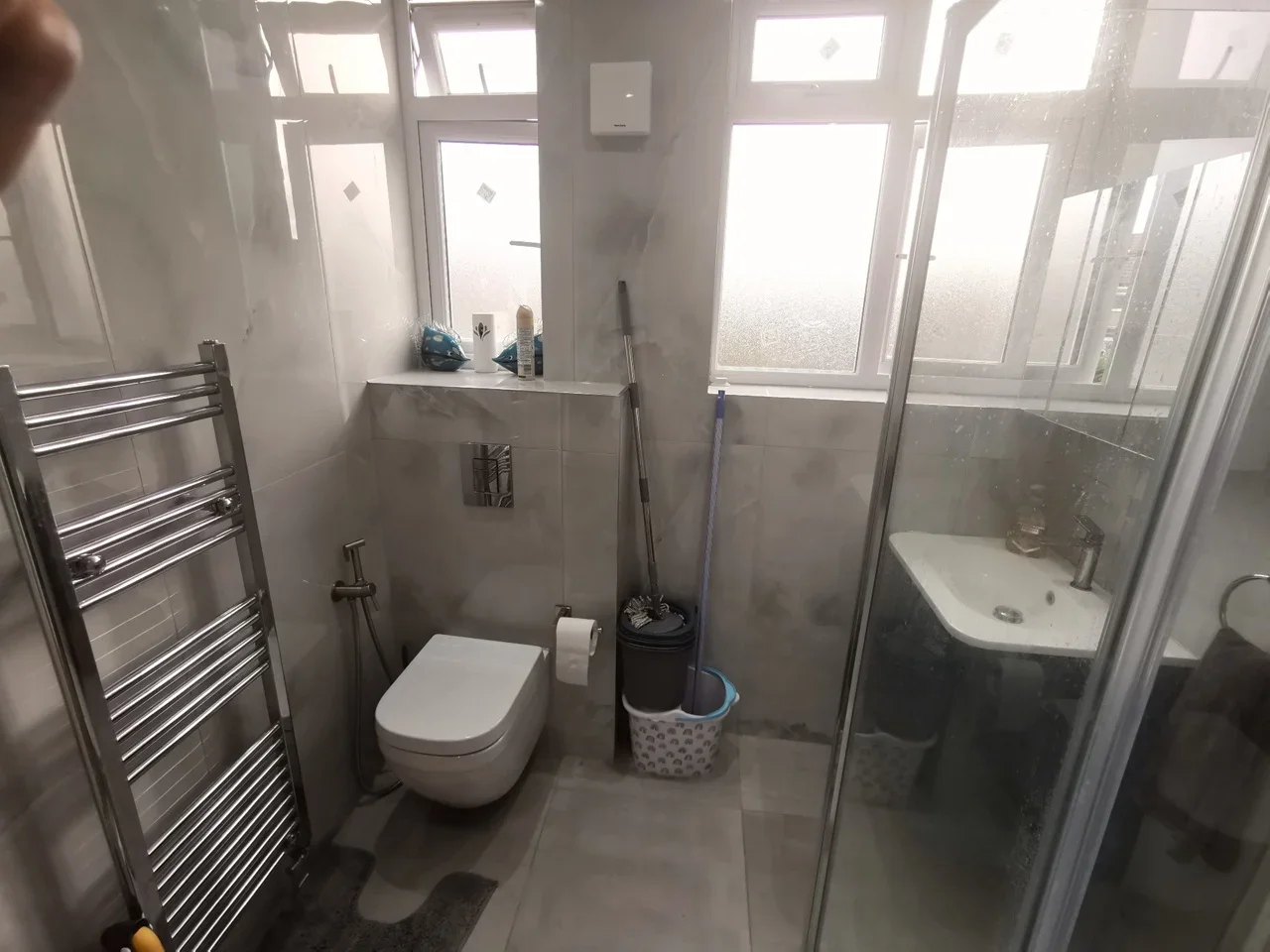 Room Collins Drive in Greater London