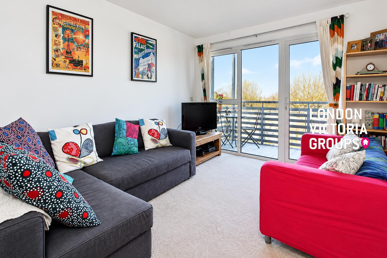 Flat Victoria Way in Greater London