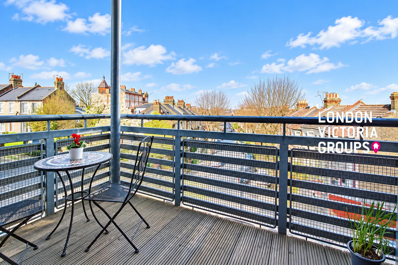 Flat Victoria Way in Greater London