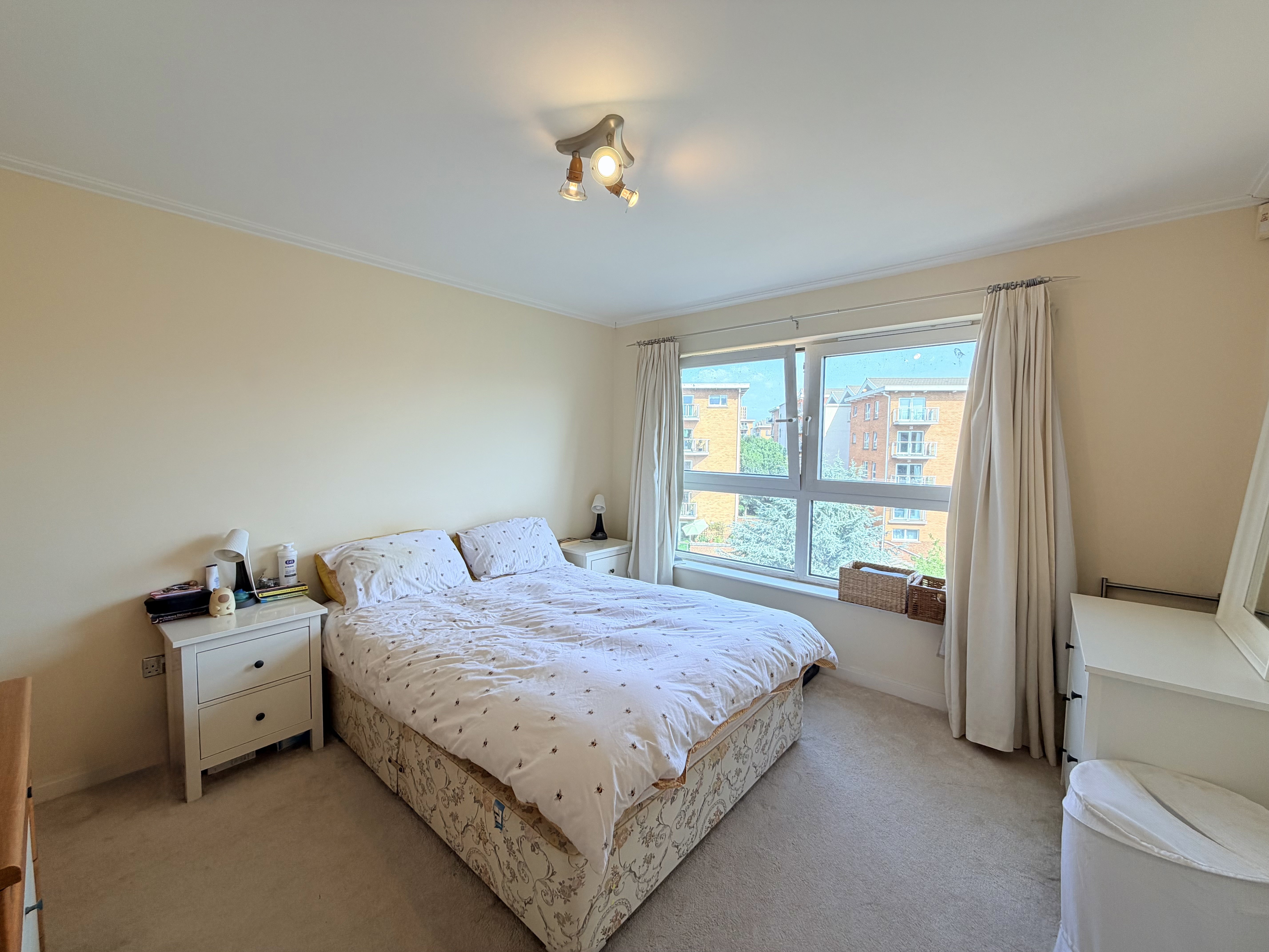 Flat Clarence Road in Cardiff