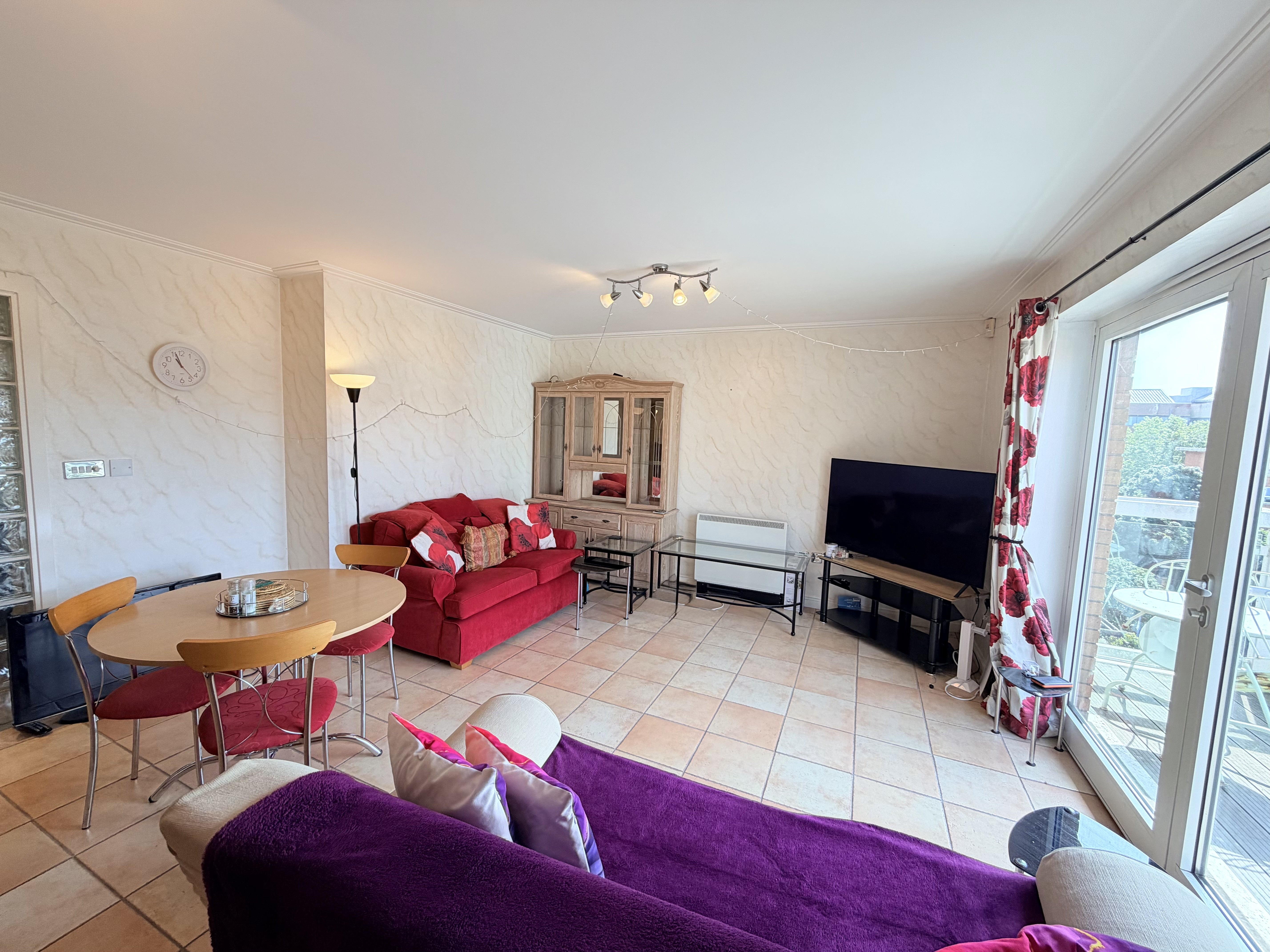 Flat Clarence Road in Cardiff