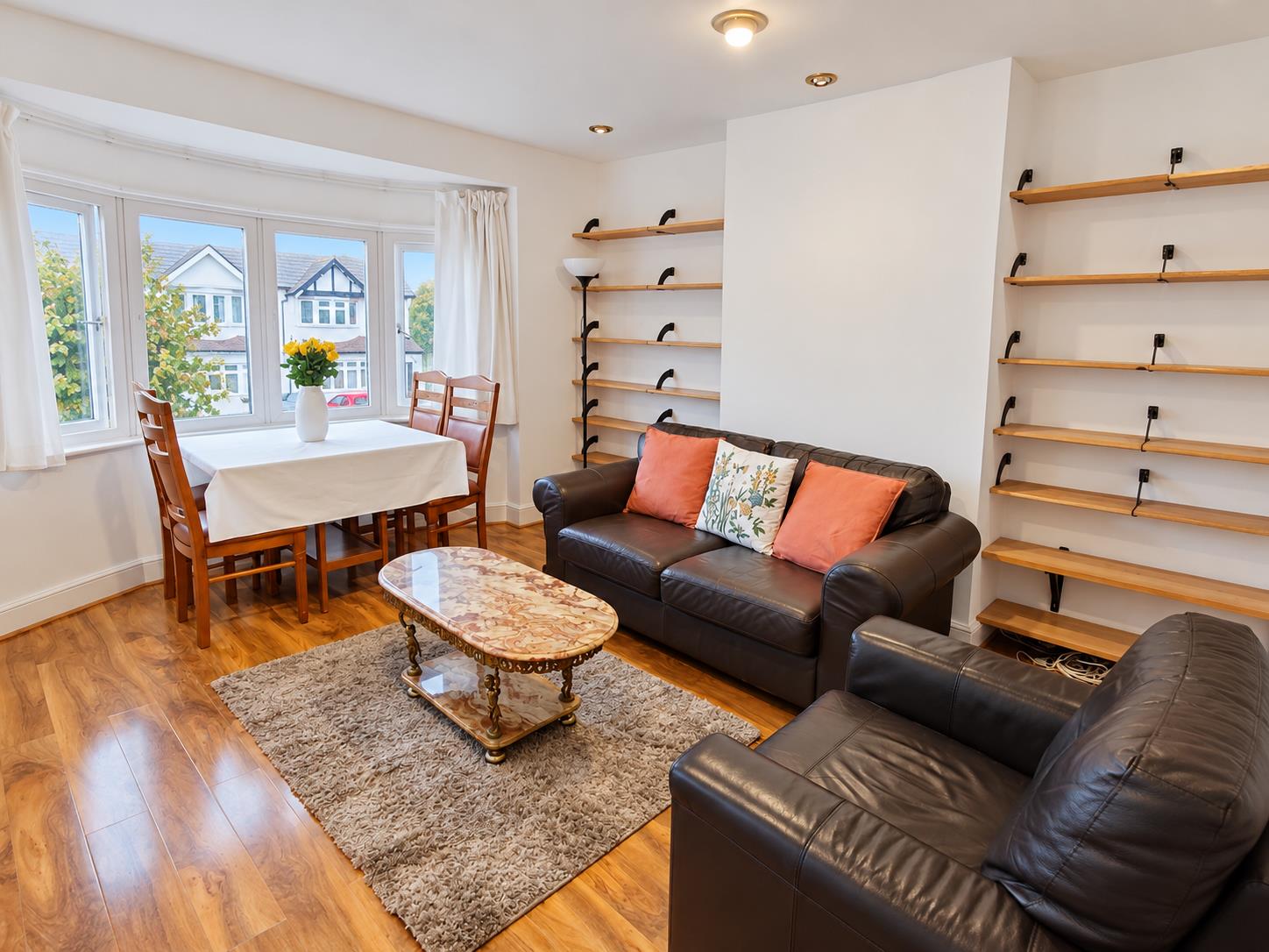 Flat Hamilton Road in Greater London