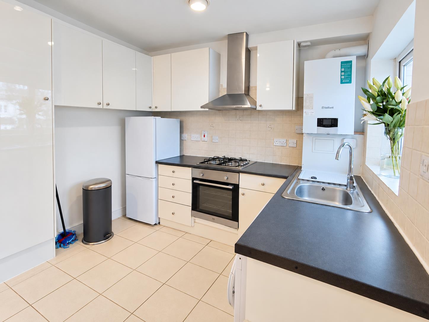 Flat Hamilton Road in Greater London