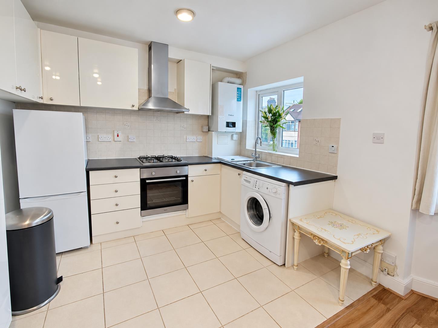 Flat Hamilton Road in Greater London