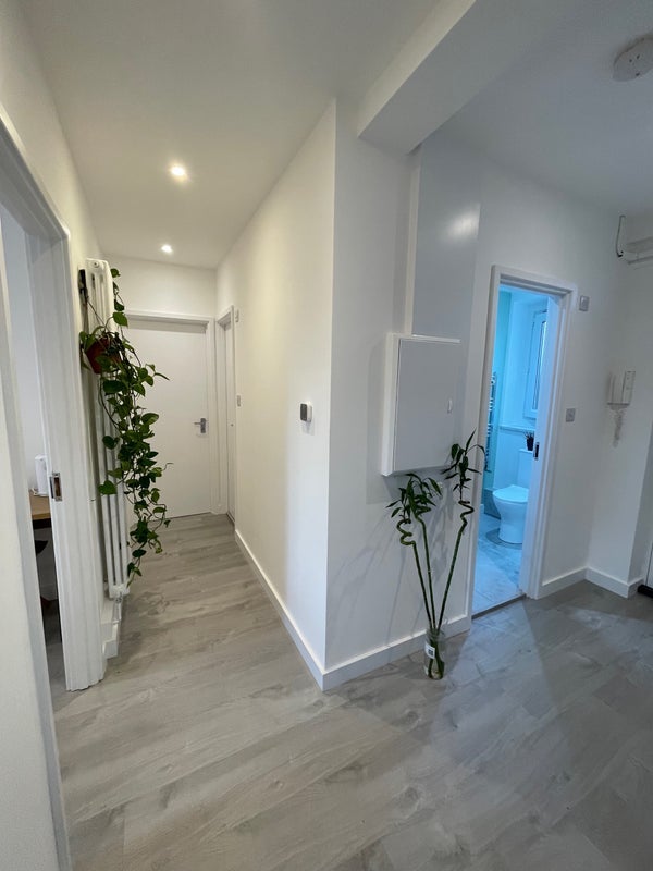 Flat Abbots Park in Greater London