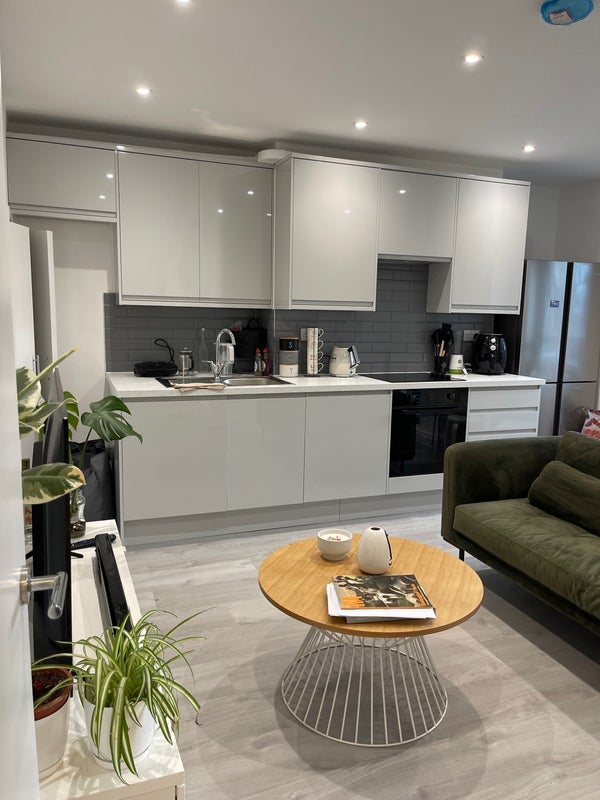 Flat Abbots Park in Greater London