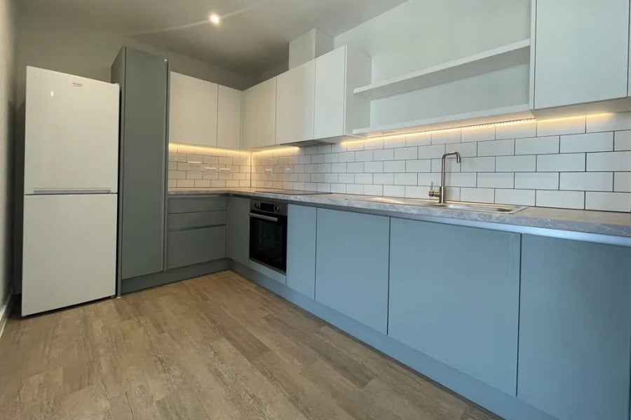 Flat Devonshire Avenue in Woking