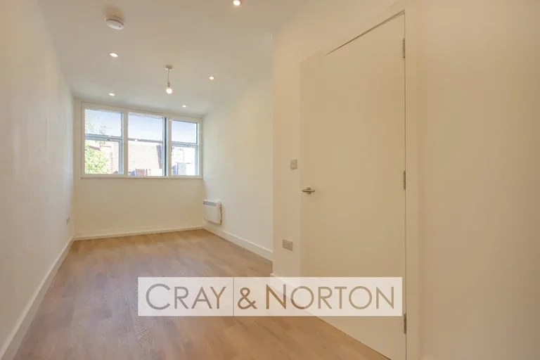Flat North End in London
