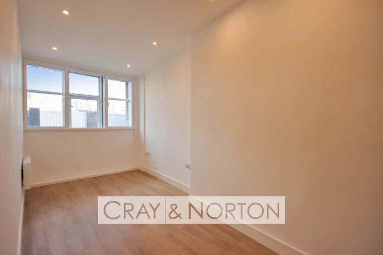 Flat North End in London