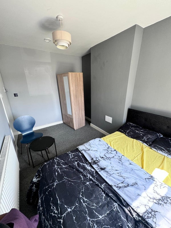 Room Debdale Lane in Mansfield Woodhouse