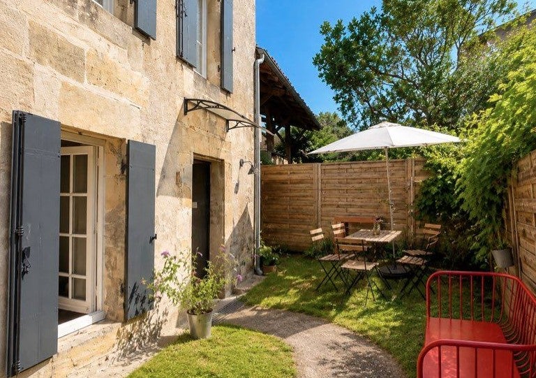 House Rue des Treilles in Libourne