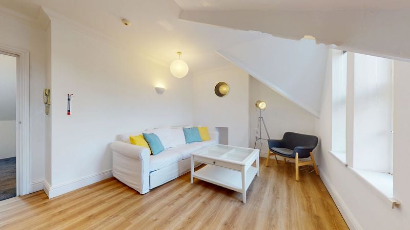 Flat Connaught Road in Cardiff