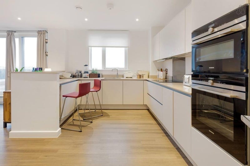 Flat Bollo Bridge Road in Greater London
