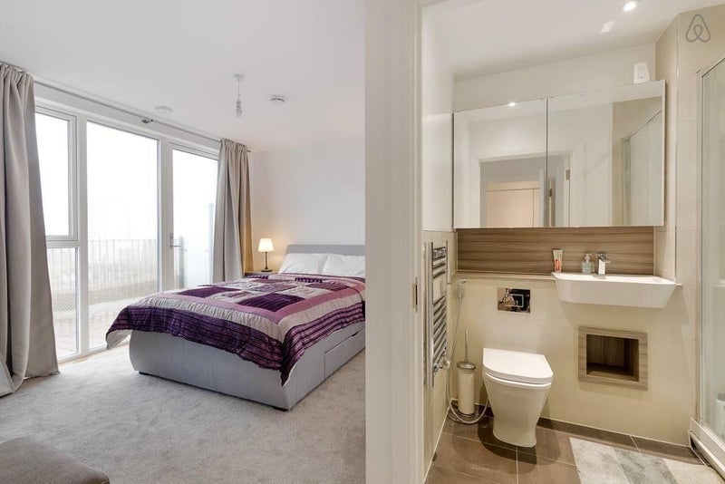 Flat Bollo Bridge Road in Greater London