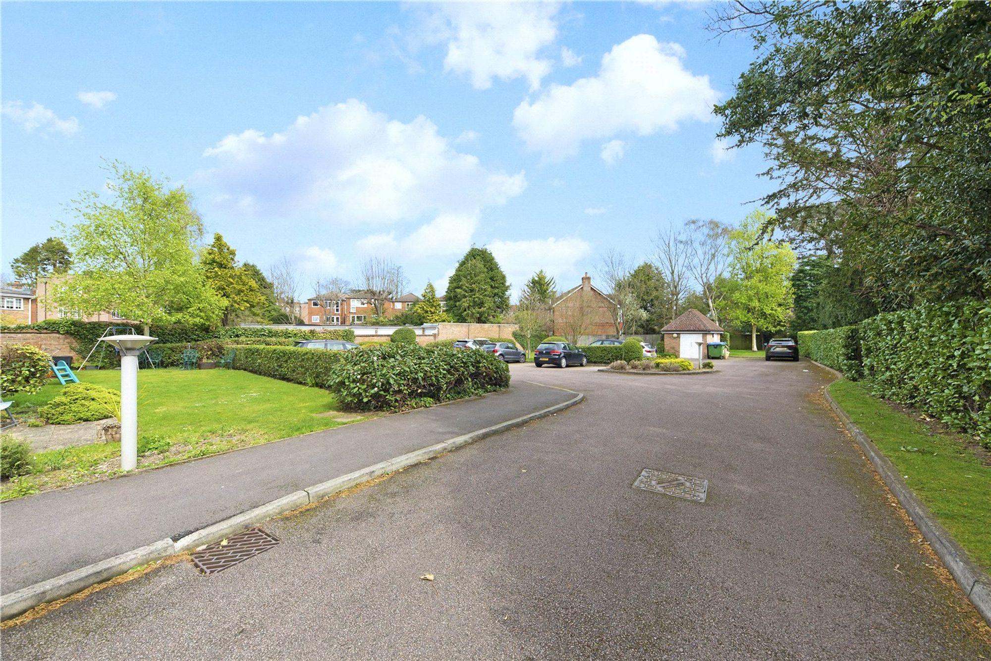 Flat Ashley Road in Elmbridge