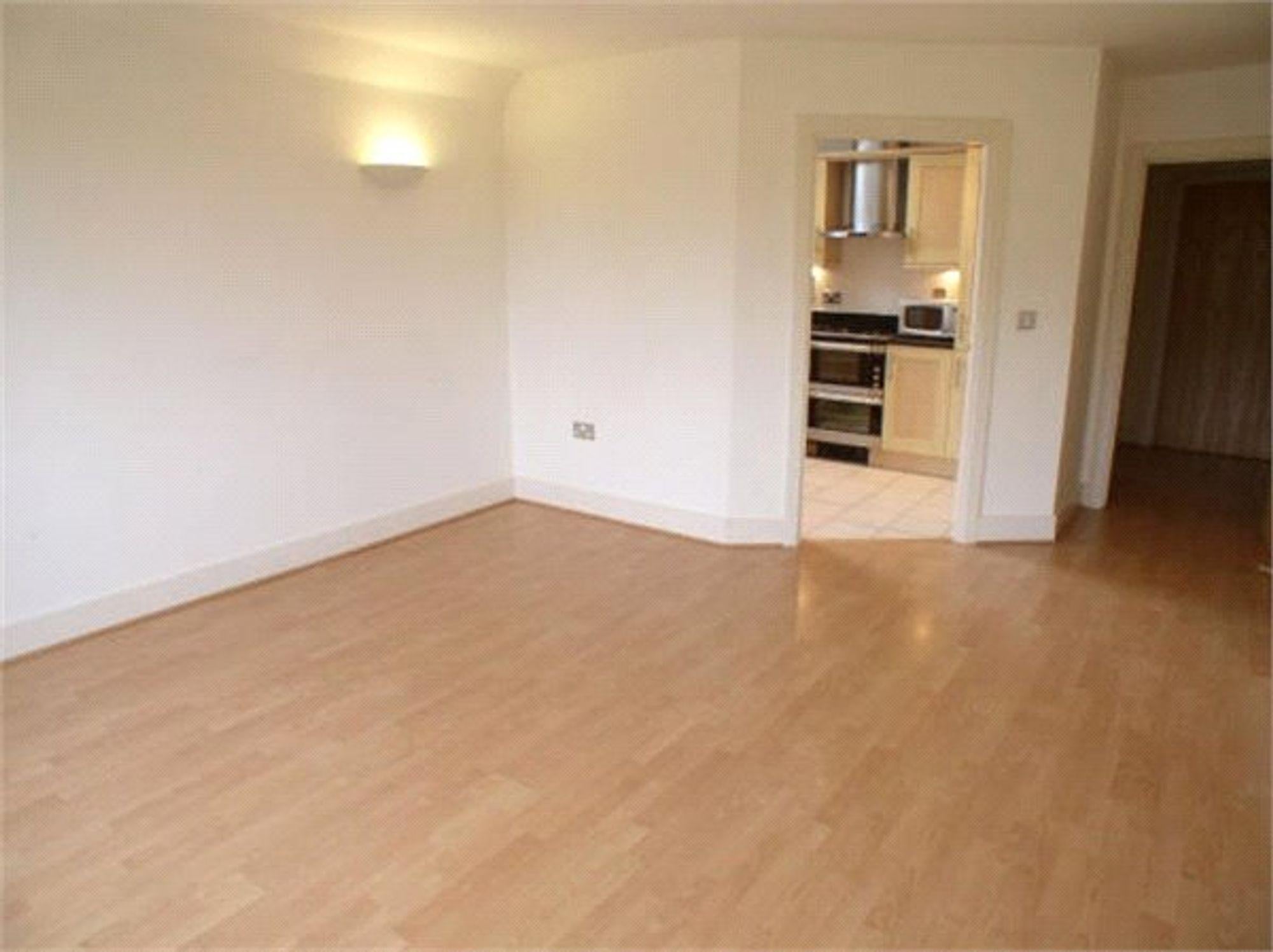 Flat Ashley Road in Elmbridge